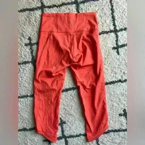 Lululemon Sunshine Salutation Cropped Leggings Side Ruched Mesh Detail Size 6 - Picture 3 of 4